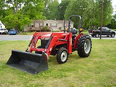 VERY NICE MASSEY FERGUSON 2605 LOADER TRACTOR