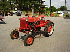BARN FIND FARMALL CUB WITH CULTIVATORS