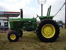 JOHN DEERE  4520 2WD TRACTOR SYNCHRO-RANGE