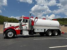 2004 PETERBILT 379 EXTENDED HOOD TANDEM VACUUM SEPTIC 4000 GALLON PUMPER TRUCK