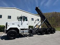 VOLVO AUTOCAR TRI-AXLE HEAVU DUTY ROLL OFF ROLLOFF TRUCK