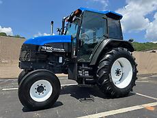 NEW HOLLAND TS100 TRACTOR WITH A/C CAB DUAL REAR REMOTES